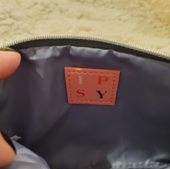 NEW Ipsy August 2020 Glambag Makeup Holographic NWOT - Picture 6 of 7